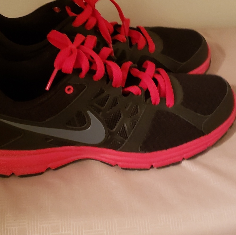 Men's size 8 next to new Nike relentless 2